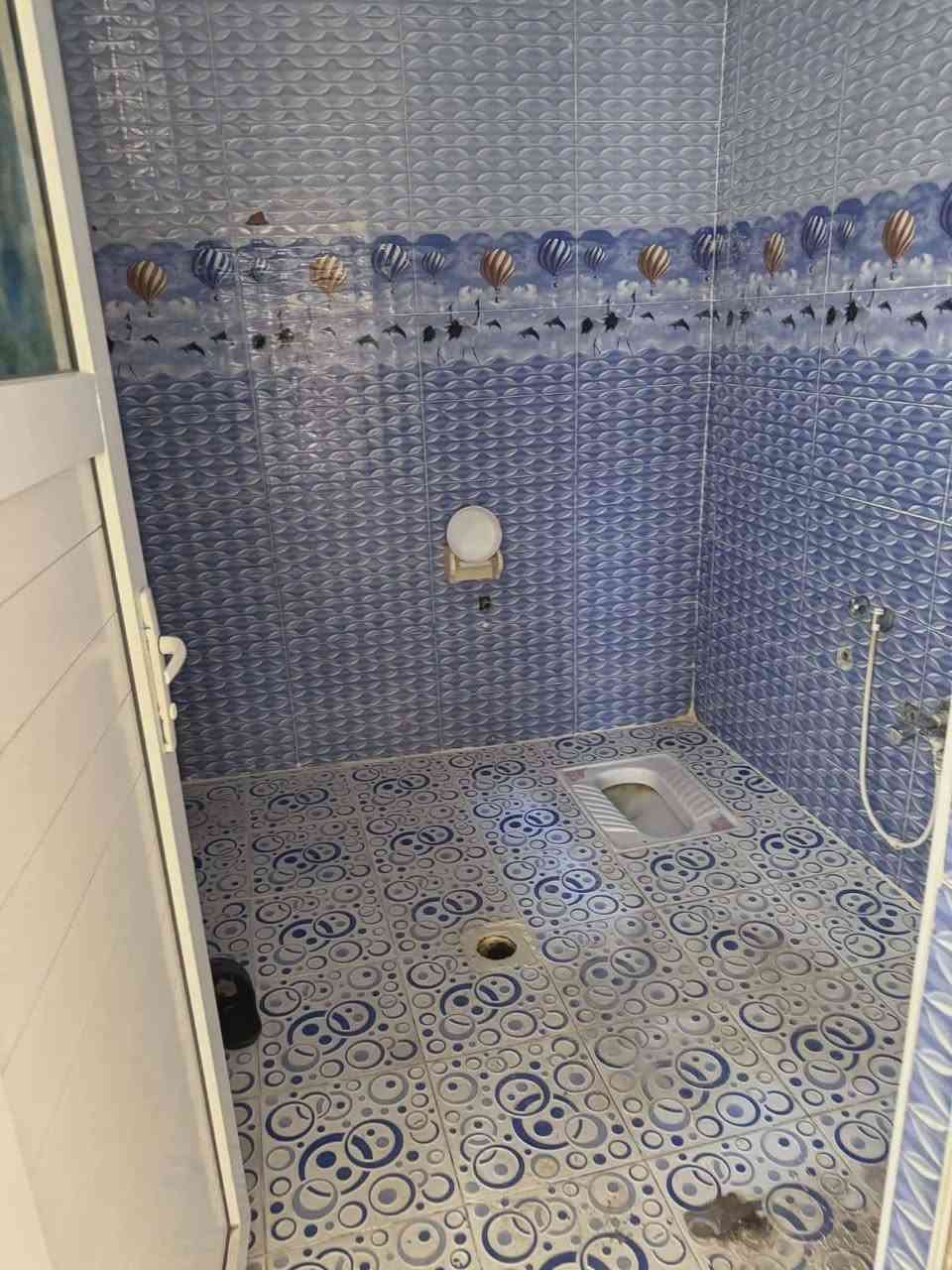 يوجد دار الايجار
العنوان البيت الديوانية حي الحضاره قرب مدرسه شريف الرضي 
البيت يحتوي على غرفه نوم وصاله ومطبخ وصحيات داخلية وخارجية واستقبال وطارمه 

البيت نضيف جدا جدا وعالي عن شارع موقع جدا حلو 

اي استفسار اتصال على ارقام التاليه 
*********** بإدارة ابورقيه العرداوي العقار 
***********
*********** بإدارة ابوامجد الكرعاوي العقار 
*********** هذه الرقم بي بس واتساب فقط 

ومراجعه للمكتب اسم المكتب الغيث للعقار 

عنوان المكتب حي العسكري الاول قرب مطعم كباب نذير الشارع مباشره
