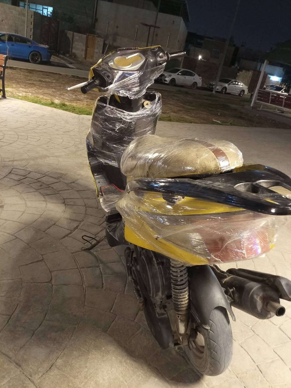 السلام عليكم دراجه سكنس للبيع مكينه مال ماكس عدله بوشه 49 ماكينه بلاديه ما مفتوحه كهربائيات  شغاله تايرات جدا دبلات جده الدراجه جاهزه ماكينه ناعمه شلعه ومعدل سعرها 300 وبيها مجال مكاني بصره المعقل *********** ما متواجد على الشريحه بس واتساب عندي
