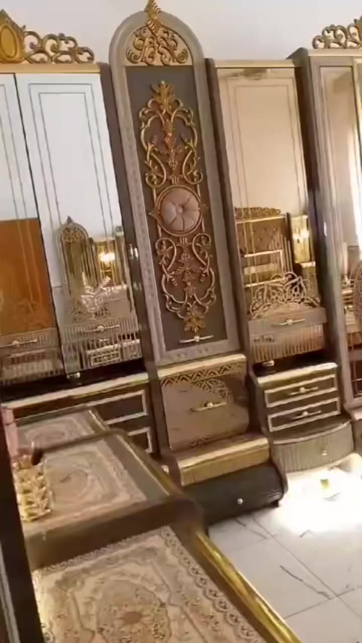 غرفة نوم تركيه الاصليه 11قطعه تكمه وضخمه ونظيفه جدا قابلة للفتح والشد مكاني واسط الكوت واتساب ***********
