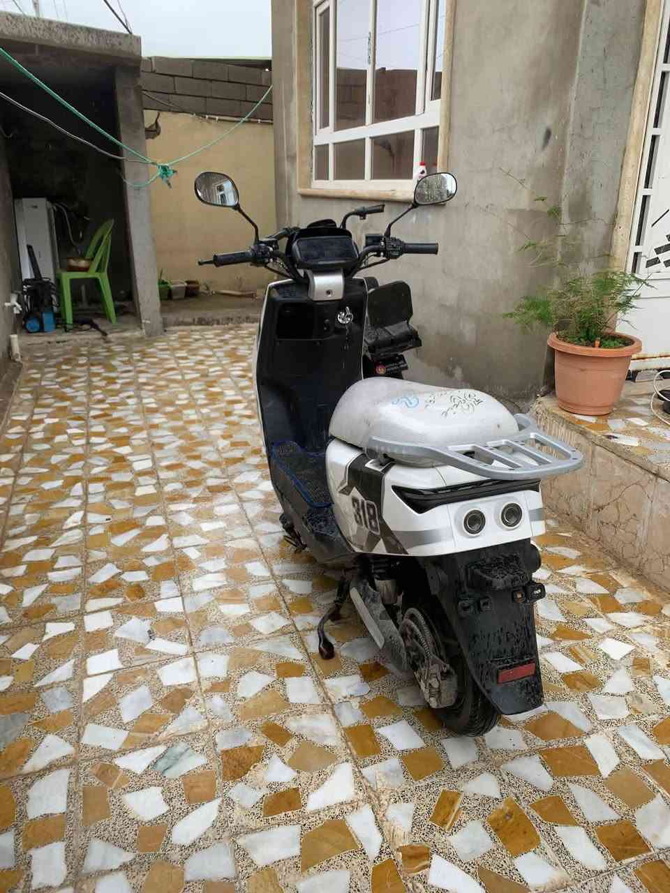 السلام عليكم
اخوان عندي ماطور 318لل بيع 
الماطور مثل ماتشوف كدامك 
4 نمئر 
بريكات امامي وخلفي دسكات 
مثبت سرع 
نضام R
منفل شخن 
اشاير يمين يسار 
لا يتات عالي ناصي 
دبل ايشاره خلاط 
ايضن شاشا دجتل تحددلك العطل 
ملف 200
الشحنه الوحده تمشيك من65كيلو متر ايلا 70
الماطور صدك وحش والله بس الدرع شويا تعان 
عقل وبطارات وملف شرط السعر 400قفل مابي اي مجال 
العنوان موصل الايمن الرقم ***********
