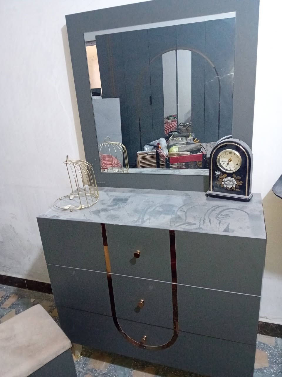 غرفه نوم تركي نضافه١٠٠/١٠٠ سعره ٤٠٠ الف عنواني الدوره الهواشه ***********
