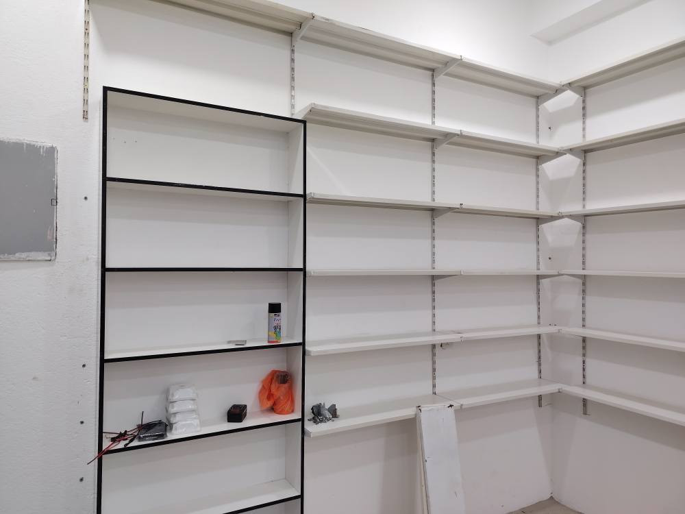 رفرف محلات للبيع ميسان العمارة الأتصال على الرقم الواتساب *********** عمارة, ميسان
