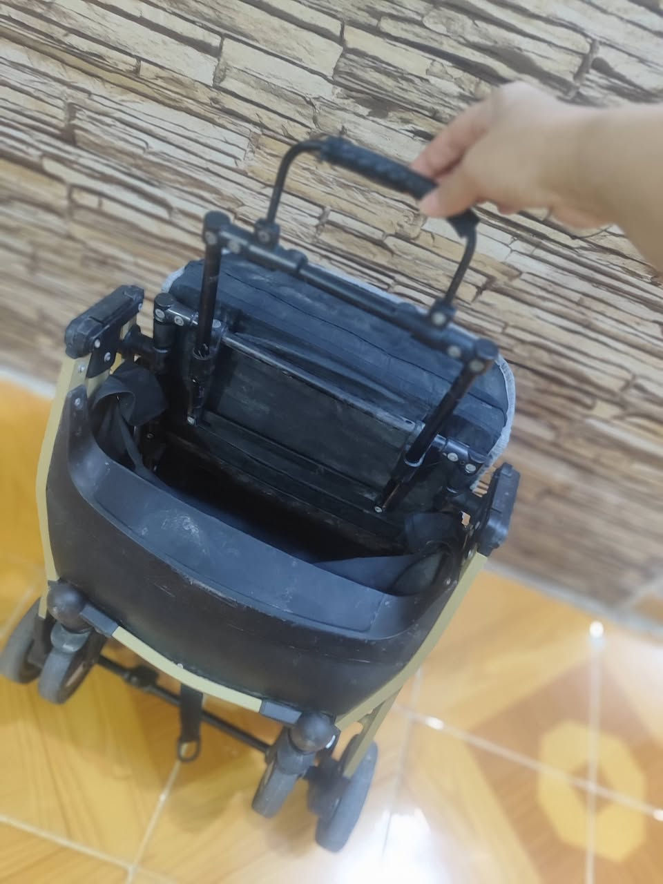 عرباتة طفل الالمنيوم مال سفر وخفيفة كلش تصير جنطة اخت الجديدة ماخذته ١٢٥
السعر ٧٥ وبيعة مجال


**إذا كنت صاحب هذا الإعلان وتريد حذفه لأي سبب، رجاءا أرسل رسالة إلى الدعم الفني**