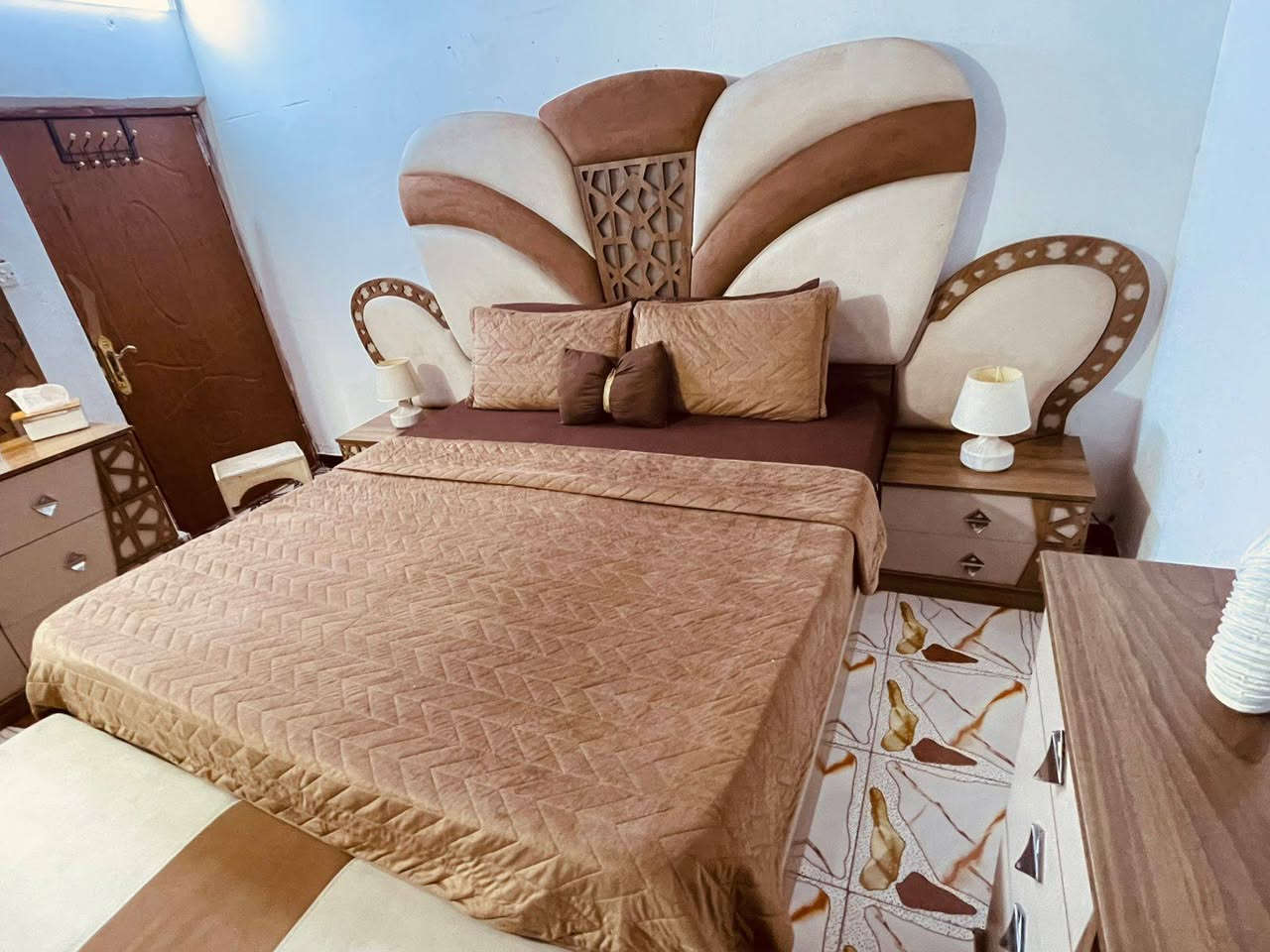 #غرفة_تركيه_للبيع_نضافه 💯👇
غرفة أصلية تكمه الثقيلة القويه ١٠ قطع
متانه هيدروليك مابيها ولا ضرر ولا شخط ولا زلغ 
نبيعها بسعر مناسب جدآ التركيه الأصلية 
أنارة الصبغ الحراري مقاوم للرطوبة والأنزلاغ والخدوش
 ملائمة للعرسان جديدة نضافة ١٠٠٪ مستعجلين على البيعه
 سبب البيع الأنتقال إلى مكان آخر
للأستفسار خاص أو واتساب 
***********
