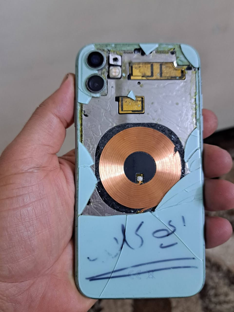 السلام عليكم ايفون ١١ مقفول وبي اي كلاود شاشة اصليه ابيعه ادوات سعره ٦٥ الف
***********
