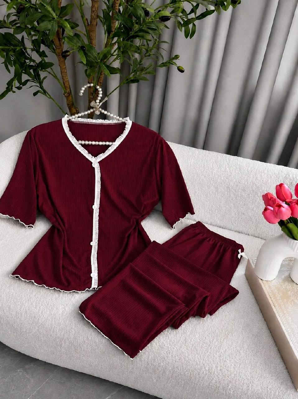 🇮🇶🔥 الجودة عنواننا دائماً 🔥🇮🇶
🎉 وصلـت بضاعة العيـد  🎉

✨ تراك نسائي بناتي  سادة قطعتين — قمة الأناقة والراحة 😍 لوك ناعم وعصري بفصال أنيق يضيف لمسة أنوثة جذابة بكل تفاصيله 💕

🔹 نوع القماش:
ريب بوليستر تركي + قطن ليكرا
مطاط، مريح، وخفيف على الجسم
✨فصال مرتب وجودة عالية عالفحص✔️
✨ القياسات  L/XL /XXL ✔️
✨ يلبس من وزن ٥٠ الى وزن ٨٠ كيلو ✔️ 

مراسلة الصفحة خاص للحجز والاستفسار 
 
يوجد خدمة توصيل لجميع محافظات العراق 🚘


**إذا كنت صاحب هذا الإعلان وتريد حذفه لأي سبب، رجاءا أرسل رسالة إلى الدعم الفني**