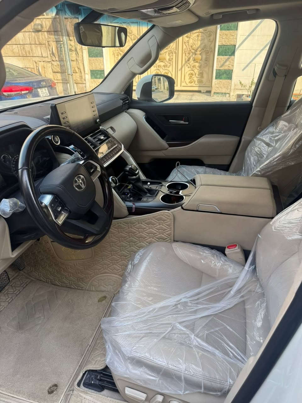 للبيع او مراوس لاندكروز 2023
وكالة SAS ام الضمان سياره كلش جديده و مكفوله كفاله عامه فئة السياره GXR 
مواصفات السياره 
6 سلندر محرك 4000 تنفس طبيعي 
3 شاشات تطبيق 
بصمة تشغيل و 4 ابواب و صندوق كله بصمة 
تشغيل عن بعد 
حساس امامي خلفي 
لايت و بك لايت LED 
سلايد روف 
كشنات جلد 
كشنات كهرباء الأمامي و الخلفي كله كهرباء 
الكشنات الأماميه تبريد تدفئه 
طفايه بلاديه اشاير بالمري مرايه شفط 
تحكم ستيرن كامل 
وباقي مواصفات ال GXR معروفه 
سياره كلش جديده و مال بيت و صيانتها كلها بالشركة ابيعلك بشرط الفحص وين ما يعجبك السياره رقم اربيل بسمي تريد تحويل او وكالة اني حاضر هزه و فحص كله جديد سعر السياره ب 65000$ بيها مجال للشراي بسعر لاندكروز 22 للآستفسار الأتصال على الرقام ***********
*********** اتصل و تدلل 
تحياتي للجميع
