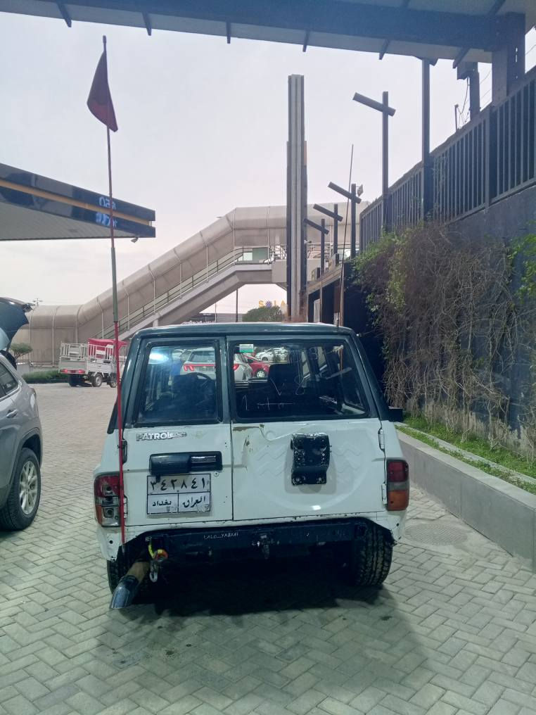 سڵاوی خوا لە هەمو لایەک نیسان پاتڕۆڵ ۱۹۹۱مەکینە (ls 5.3) گێڕو دەبڵگێڕ ۲۰۰۲ ئەکسلی پێشودوا قفڵ کلاجە ملەببەخ 102ملیم دەکشنی ساردو تاقم کۆیل 6.2سەیارەکە ژێرو مەکینەو گێڕو دەبڵ گێڕو هەر دوو ئەکسلی بەشەرت سعریشی ٥٨ مامەڵە *********** السليمانية, العراق
