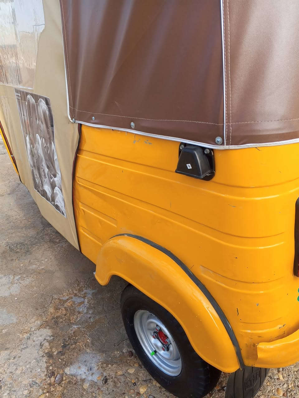 السلام عليكم تكتك للبيع موديل 20 شهر 5 اوراق المصطفى مكفوله للترقيم تكتك تخم تاير  كهربائيات شغاله محرك بوش وبستم شركه اللاستفسار الاتصال على الرقم ***********
