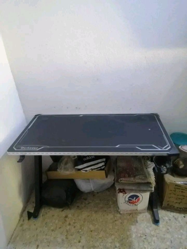 السلام عليكم اخوان عندي ميز وكرسي مال حاسبه الله شاهد جدد ومامستخدمات قيم وأخذ باليرضي الله واني وياك مانختلف ***********
