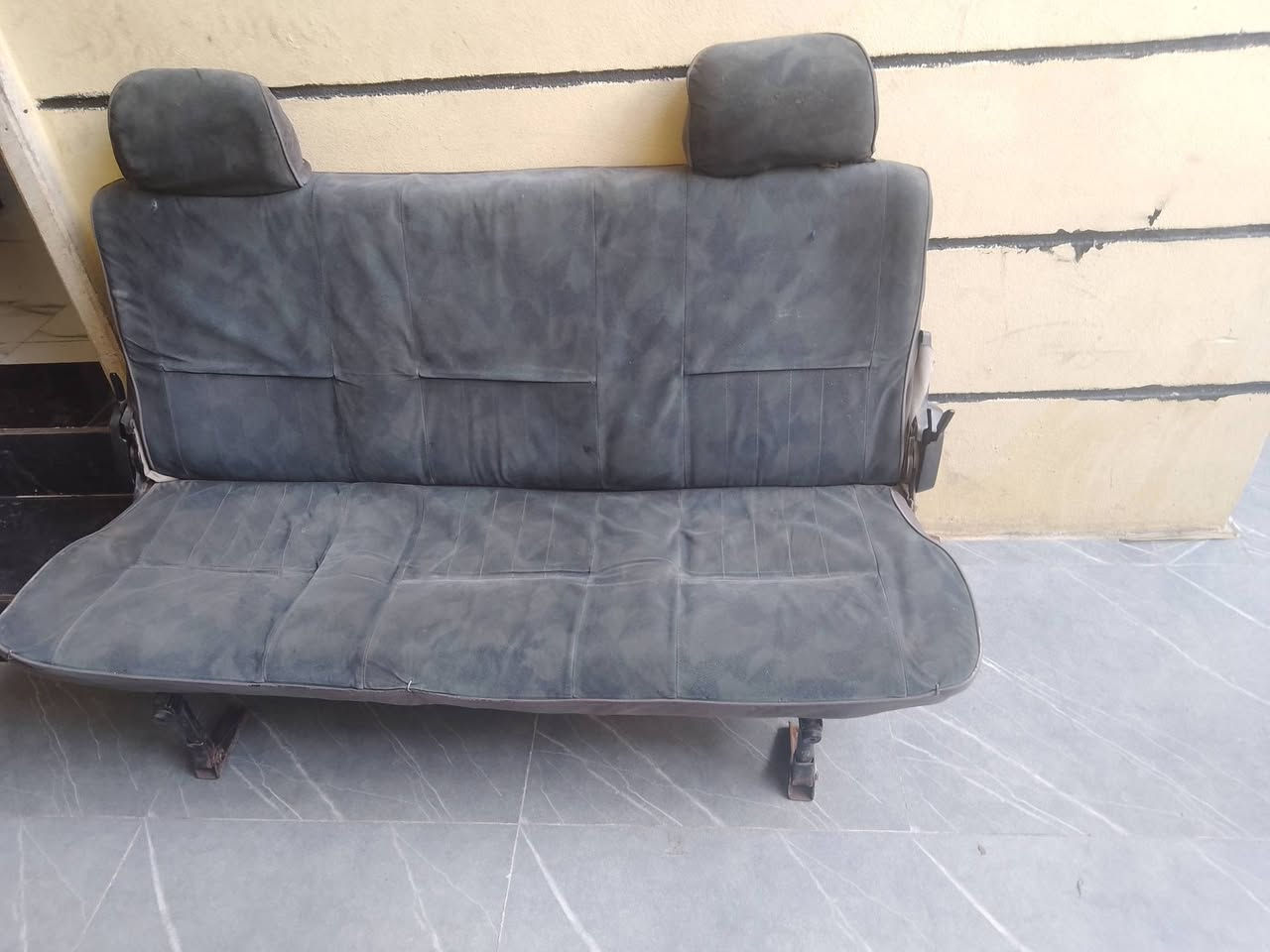 كشنات للبيع طخم كامل او تكات ابيع السعر 300 رقم الموبايل *********** بي واتساب
