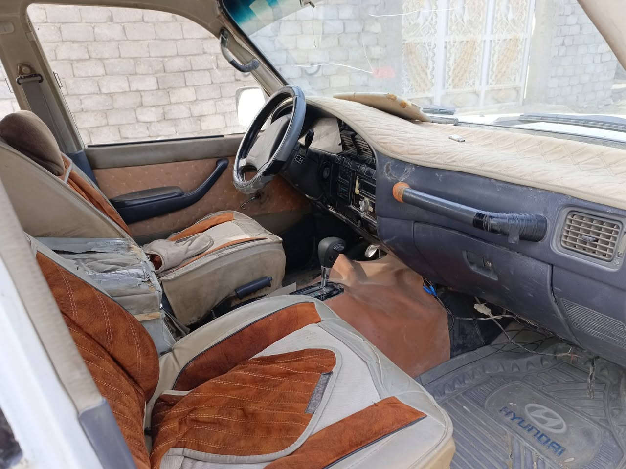 لاندكروز 91محرك وكير بطه رقم مثنى يرادله ترتيب سياره شغاله وتمشي السعر 30     الرقم ***********
