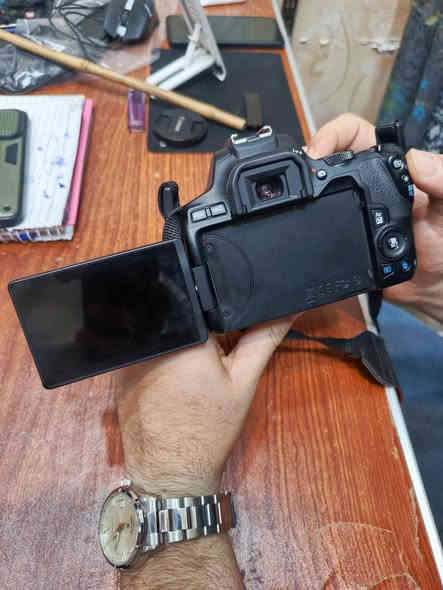 كامره 250D
البيع لعدم الحاجه كامره جديده طك الكارتون  
السعر 550 الف 
***********
