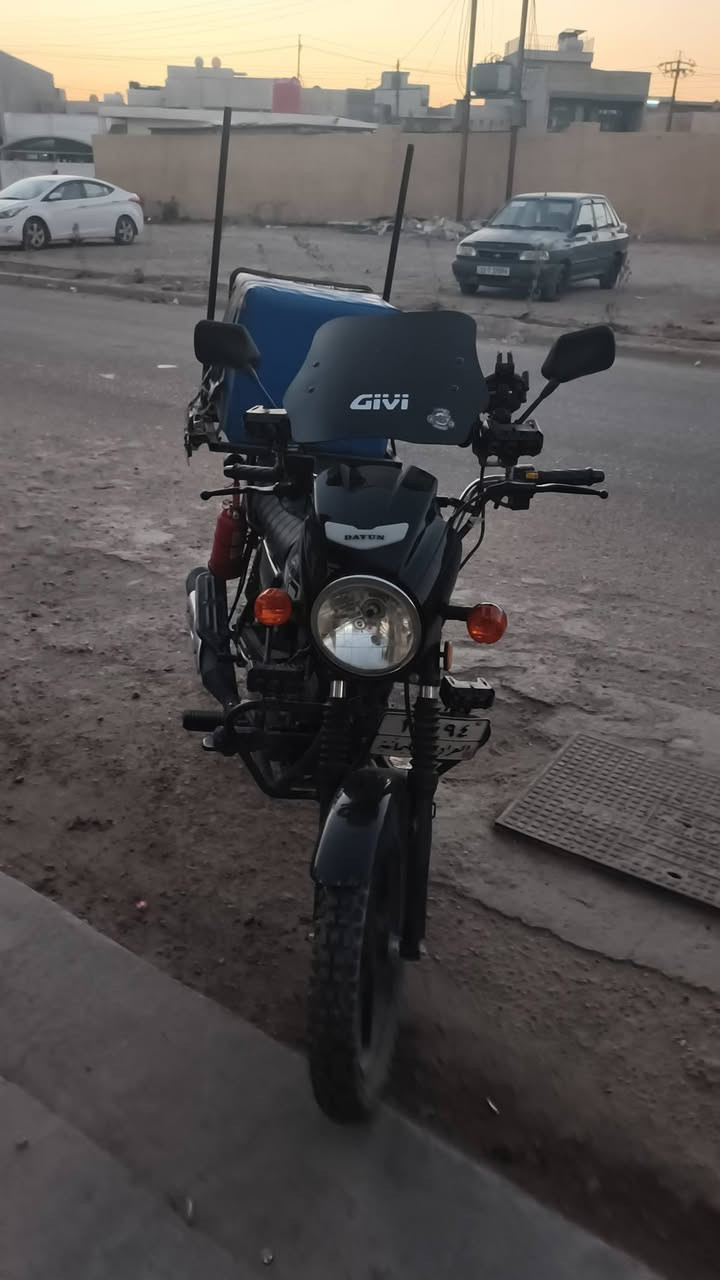 دايوان موديل 25
رقم سليمانيه باسمي
ماشيه فقط 13اخت الزيرو 
سعرها 2/100
مكاني بغداد 
***********واتساب
