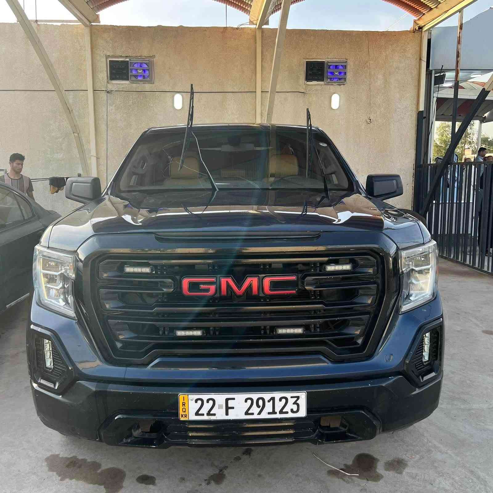 السلام عليكم سيرا موديل 2021 بيع او مراوس حسب القناعه سياره وراد أمريكي محرك 8 سلندر 5300 حادث بابين و جاملغ مبدل و صبغ قليل بالبيند بدون شاصي و لغد رقم أربيل سياره جديد ماشيه 68 الف كيلو قابل للزياده السعر270  ورقه مكان السياره بغداد الاسكان ***********

