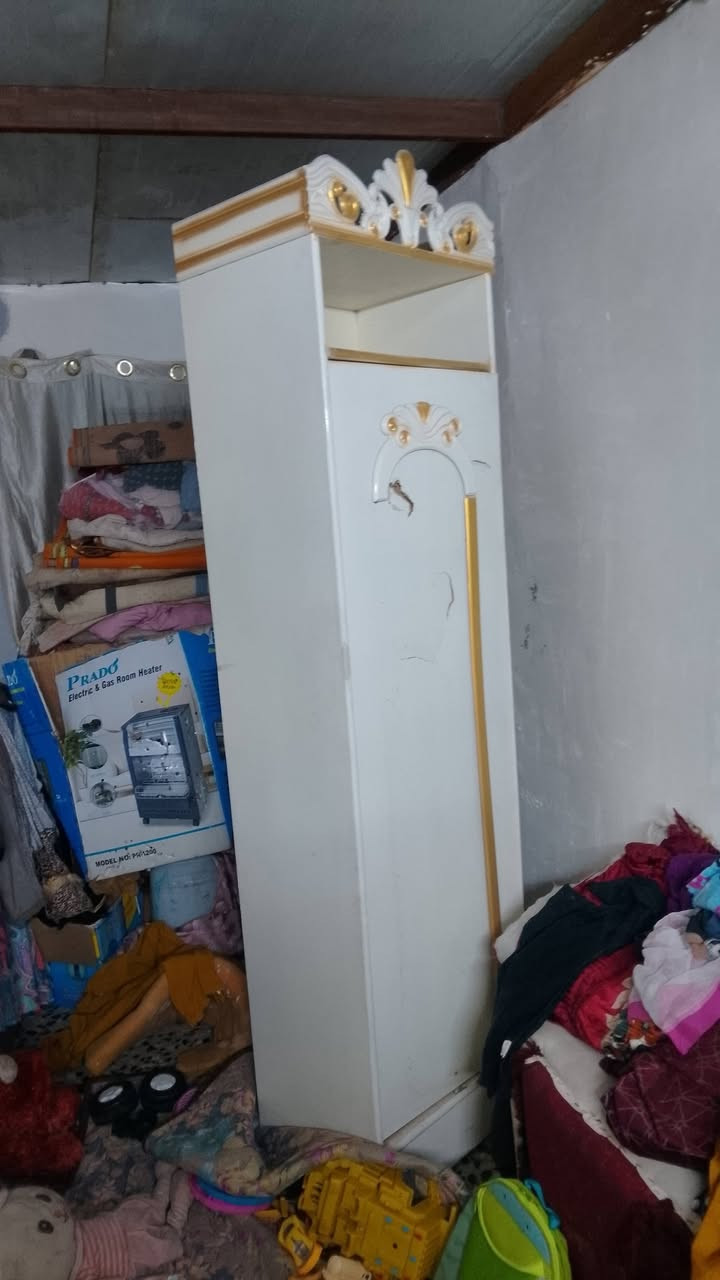 غرفه خشب عراقي تصميم تركي مستعمل قليل ضررهه مرايه الزاويه سعره 500وبيهه مجال مكان بغداد حي النصر رقم هاتف ***********
