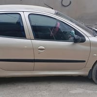 بيجو ٢٠٦ موديل ٢٠٠٩ رقم انكليزي تحتاج فقط باتري ٢٦ ضربة خفيفة بالباب  ...
