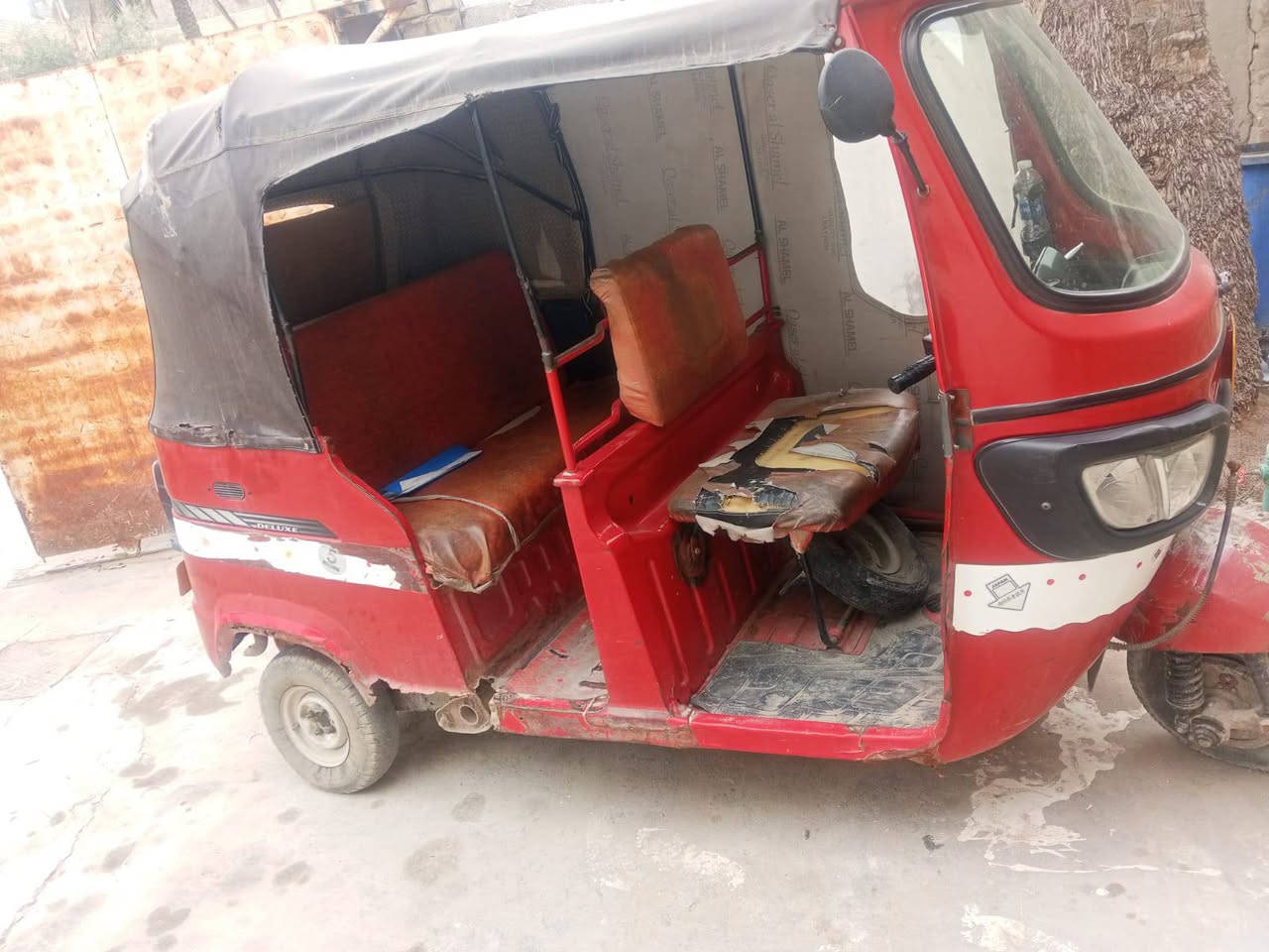 السلام عليكم  تي في اس 2018 اوراق كامله اصوليه   تكتك مناقصه اي شي بس بيها شمره عل يمنه قويه  و الباقي مناقصه اي شي والكشر كدام عينك  مكاني بغداد الدوره شارع 60..
***********رايدها  ب 2250 وبيها مجال
