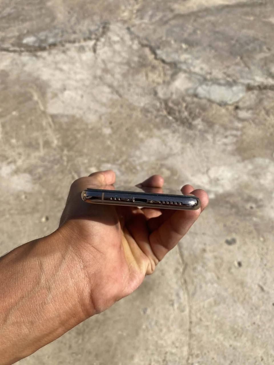 سلام عليكم يوجد ايفون اكس عادي 
ذاكره 256
بطاريه100 مبدله
جهاز نضيف حيل بي بس كامره الاماميه ماتشتغل اعتقد الشريط مفصوخ 
الاستفسار على هاذ الرقم ***********
او خاص
