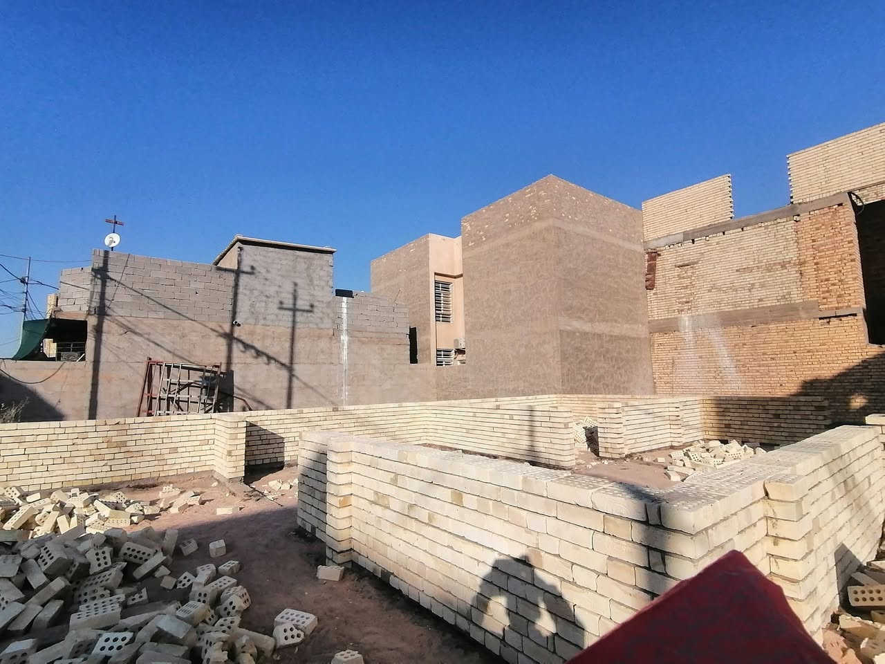 خلفة بناء. 
 بناء بلوك طابوق + ترميم + باليوميه
 او مقطوعه

كل الي تريده فقط اتصل على الخط
او على الواتساب او مراسلتي على الماسنجر 

#ابو_طالب_للبناء
***********
