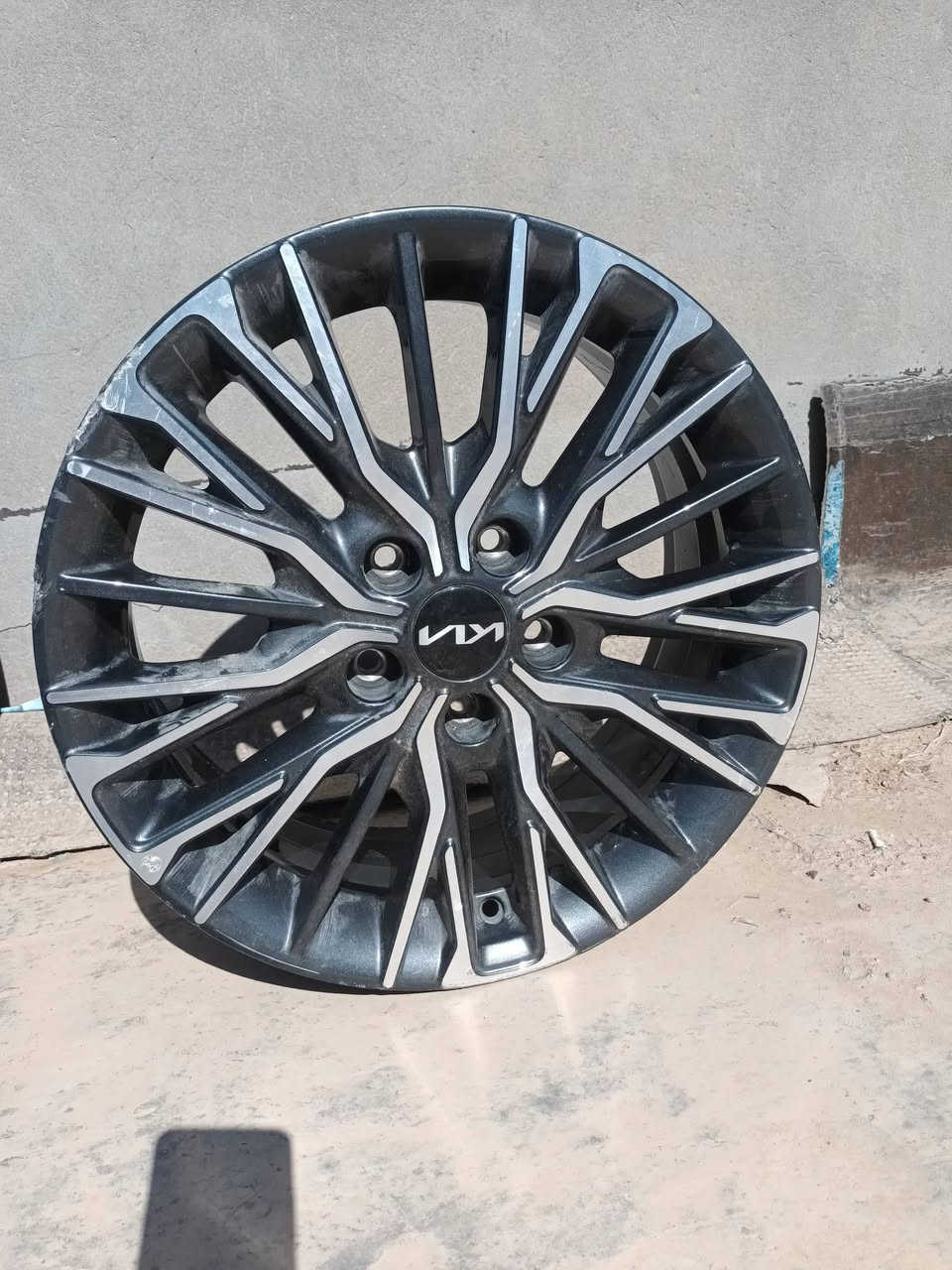 سلام عليكم أخوان 
 تخم ويل قياس 17 + 3 تايرات 225/45/17 
تايرات إنتاج 2025 الأسابيع الأخيرة 

***********
