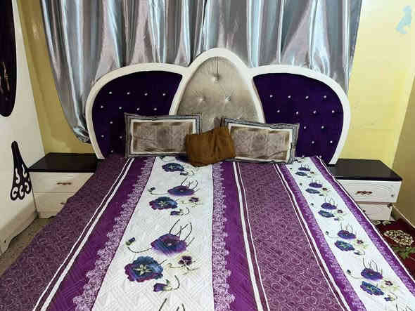 سلام عليكم
غرفة للبيع تركي مستخدمة قليل  السرير مخزن الكنتور ٨بيبان   ٥قطع 
السعر خاص *********** او اتصال
