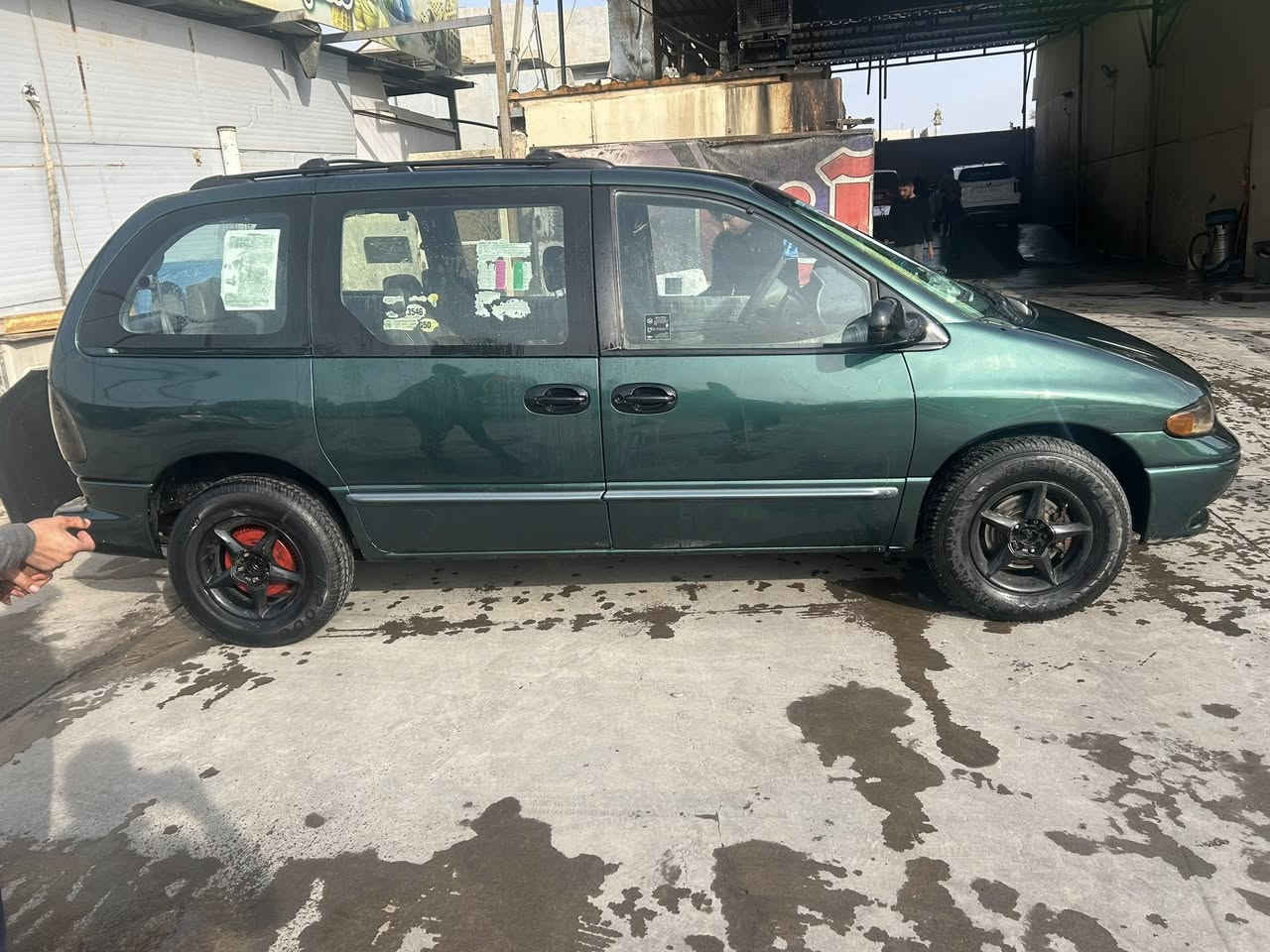 السلام عليكم ورحمته الله وبركاته 
سياره دوج كرفان 
موديل 1998 صبغ عام 

للبيع بسعر  42 ورقه قفل 
كير ومحرك  مبدل الى 
تويويتا كاميري (2000)ام الجف 
اربعه اسطوانات 
السنوية ينتهي اب 2026 شهر السادس 
صاحب السنوية اب كركوك 
شرط التحويل 
مكان السيارة كركوك
غير متواجد علا الفيس 
رقمي  الاثير 
***********
