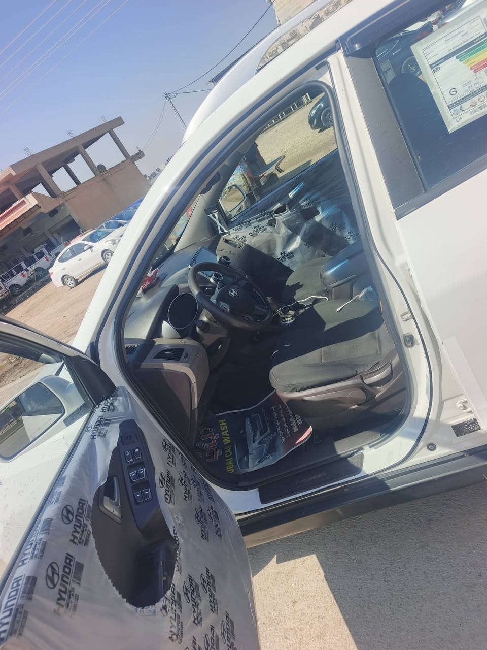 توسان لبيع موديل 2016 
رقم وسنويه بغداد تحويل مباشر
سياره بيه رشات صبخ بدون دواخل
سياره تخم تاير صدر جديد كير ومحرك شرط الفحص تبريد ثلج سياره مال جناي
وسعر عل اتصل مكانه واسط الزبيديه
***********
‏‪***********‬‏
