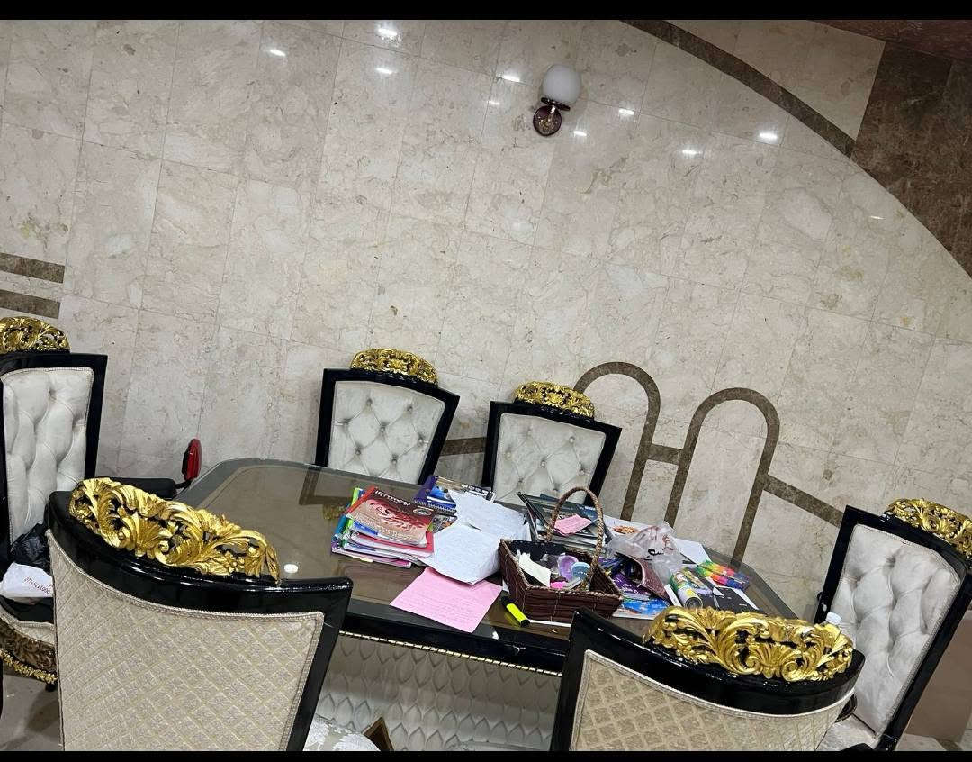 السلام عليكم اثاث بيت نظيف جدا ميز طعام مو ست كراسي وميز تلفزيون وشانزلي مرايه


**إذا كنت صاحب هذا الإعلان وتريد حذفه لأي سبب، رجاءا أرسل رسالة إلى الدعم الفني**