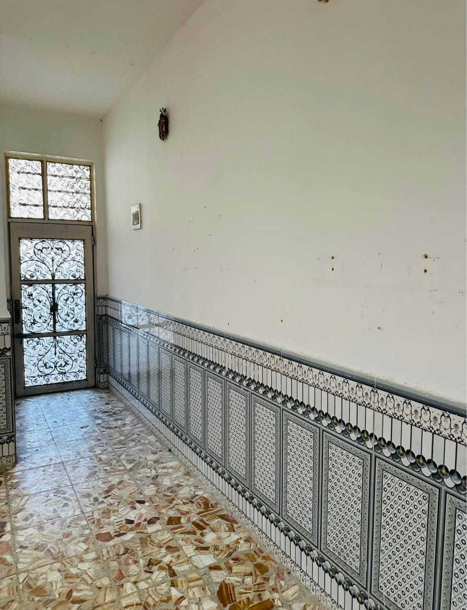 دار ايجار حي الوفاء 100 متر جديد غرفه وصاله ومطبخ واستقبال كاشي سيراميك مرتب قريب الشارع العام مكان مميز للاستفسار واتساب فقط
*********** النجف, العراق
