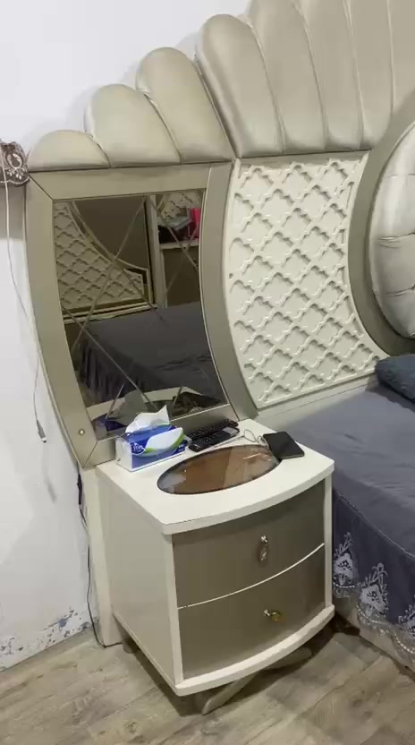 غرفه تركي نظيفه سعر 800 بيها اناره +  السرير متحرك يرفع وتحت مخزن الكنتور سحب وبيه رفوف / العنوان ظباط جمهوريه الرقم
***********
