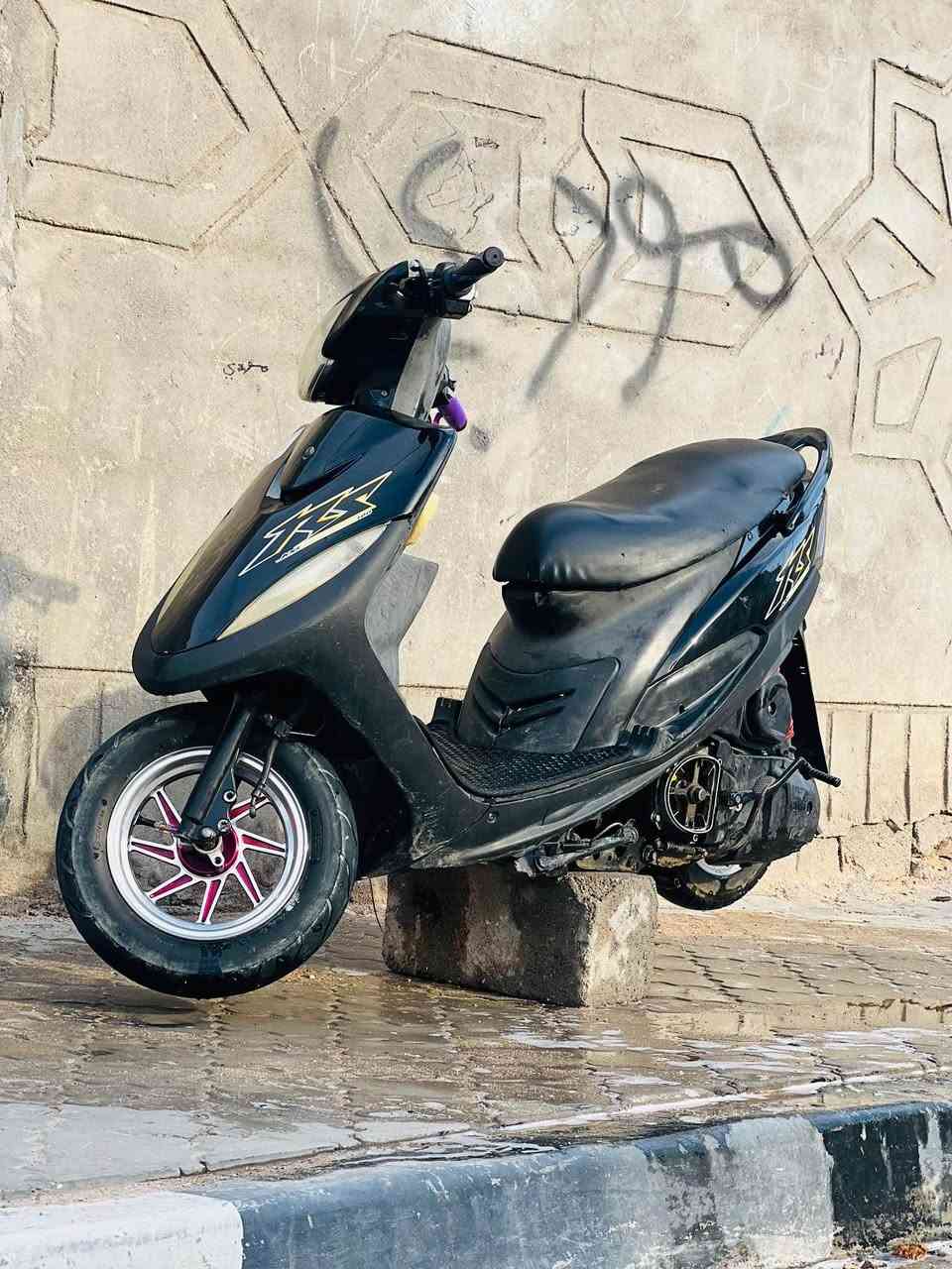 دراجه ماكس عدلله للبيع مامفتوحه كفاله المحرك ڪُݪشي شغال بيها تعال وشوف بعينك مكاني بصره زبير رقمي *********** ما جاوب هنا واتساب Singapore
