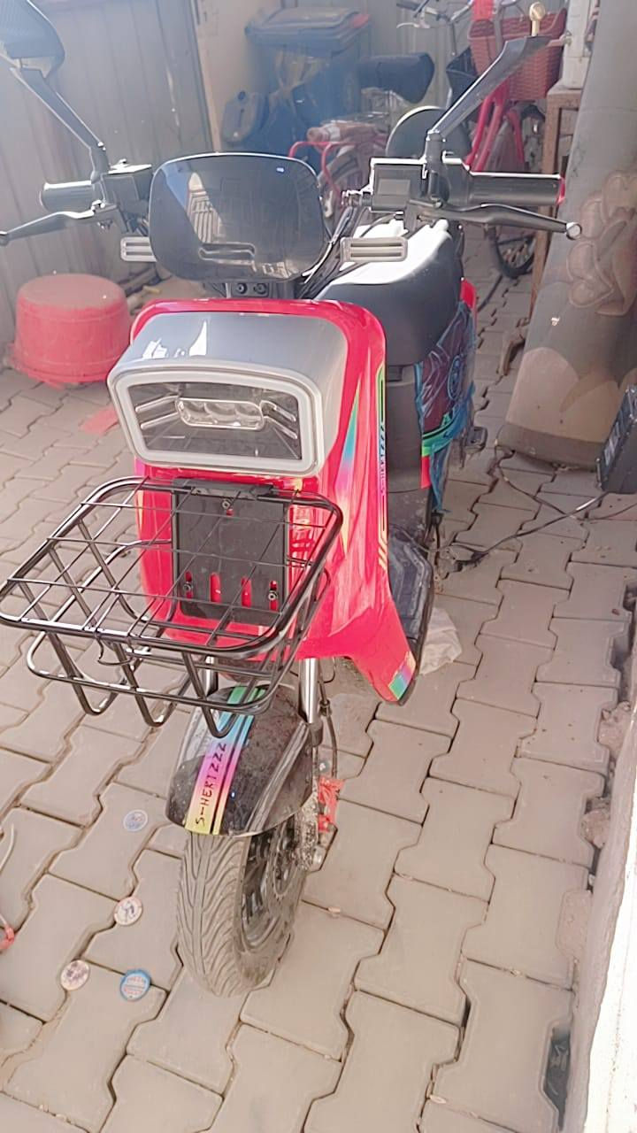 سلام عليكم شباب دراجه شحن صار شهر من جبته من المعمرض الله شاهد وماا أعرف اسعارهن ‏‏‪***********‬‏
