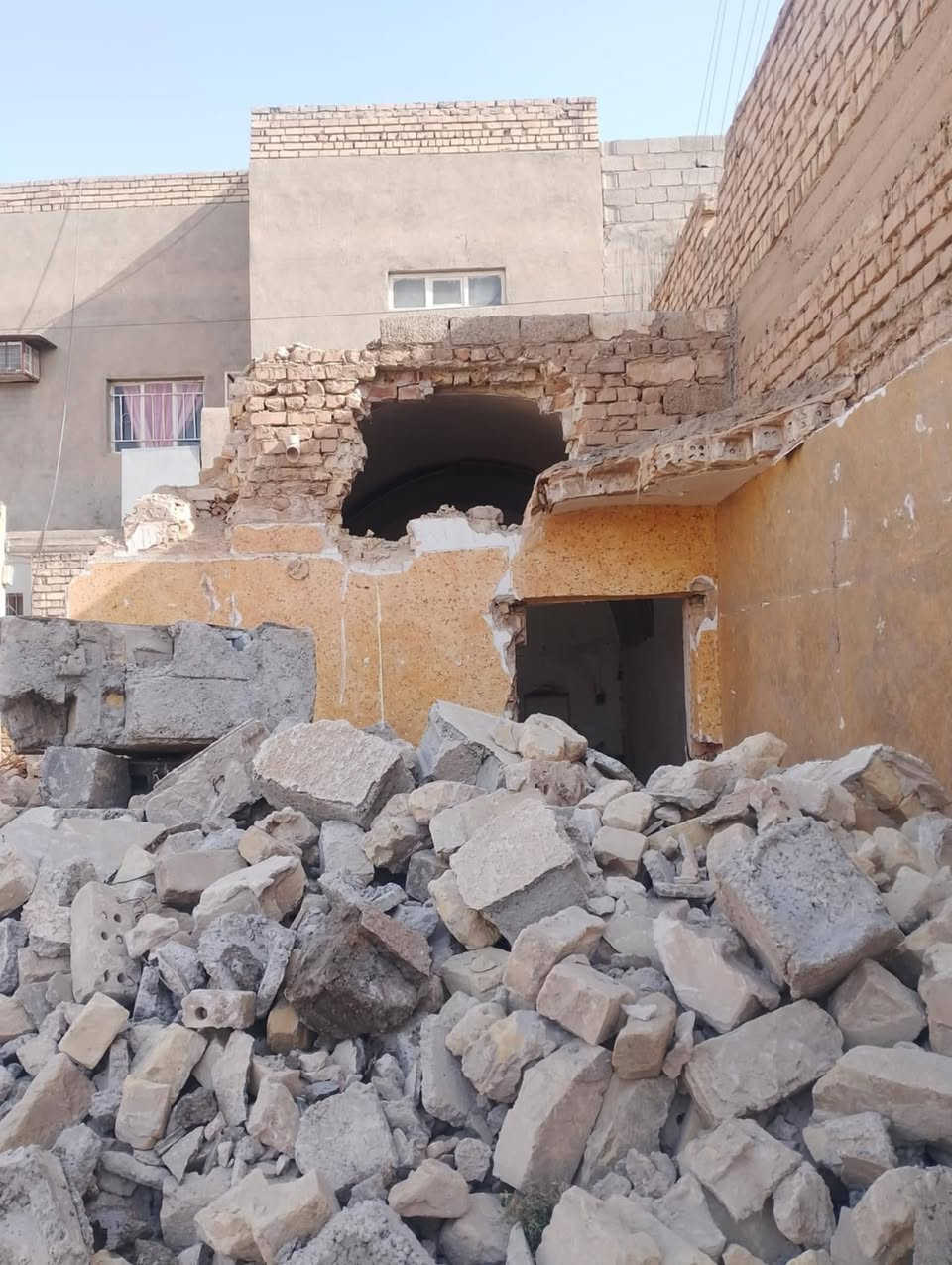 سلام عليكم ليعند تفليش بيوت شيلمان اصبابه اشتغله اسلمك ارض بس تبني  فر ش سبيس إني متواجد فيس واتس وهذه رقمي {***********}
