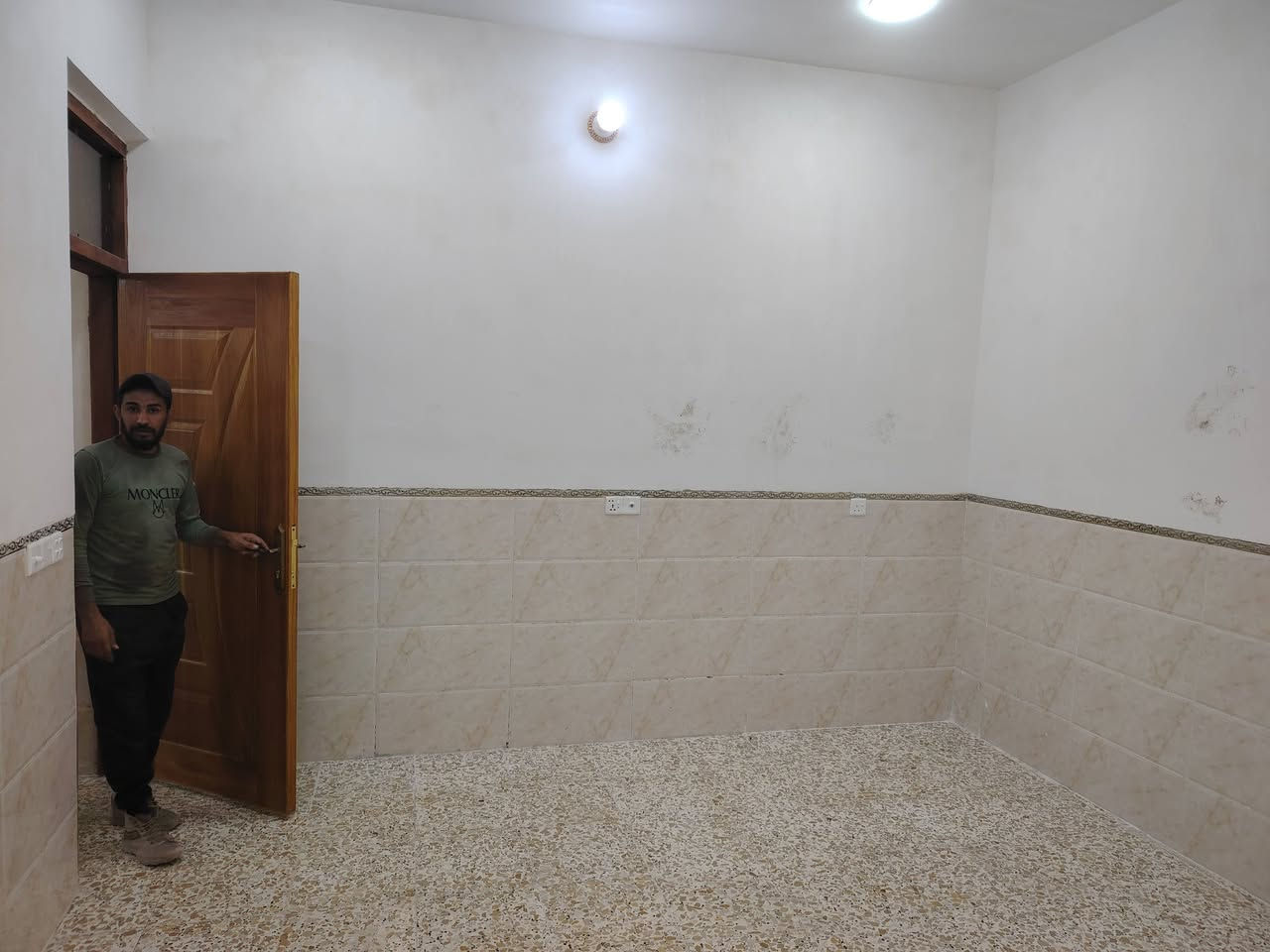 بيت للبيع فقط

بناء حديث توه كامل

المساحه 100متر

طابو صرف زراعي سند٢٥

طابق واحد

العنوان : الزعفرانيه دور الصحه قرب الشارع العام الرئيسي

متوفر جميع الخدمات ماء كهرباء تبليط مجاري جاهز

لاستفسار فقط اتصال ***********
