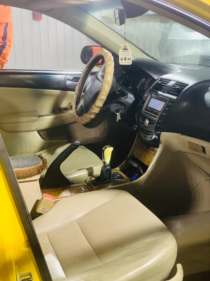 بي واي دي F6 موديل2011 السياره جاهزه تبريد شغال  مابيهه نقص بس بيهه لاستيك ولف بيهه دخانه قليله بس اول مشغل ثواني اويكطع السياره نضيفه اوحلوه عارضهه  بـ45 اوبيهه مجال رقمي ‭0780 501 0311‬
