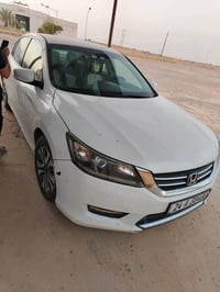 هوندا اكورد ٢٠١٣ أمريكي للبيع حادثها جاملغ وبنيد السعر ١١٥وبيها مجال ل...