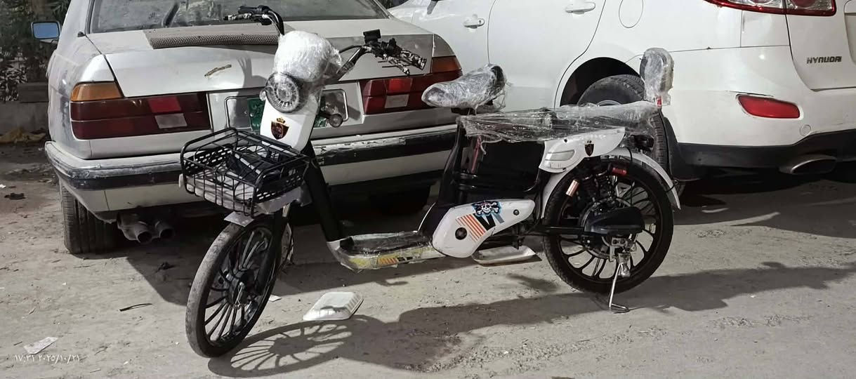 ماطور شحن لل بيع 
السعر 180 وبي مجال 
مكان جانب الأيمن حي المامون ***********
