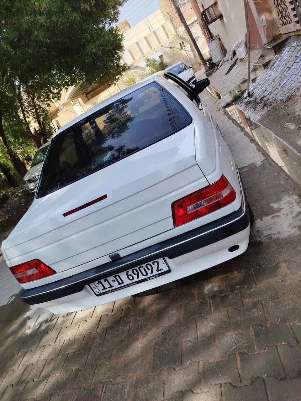 السلام عليكم بيجو 405 سياره جاهزه جاهزه كفاله بس بنيد طاير سياره مال جناي تاخذه وين متحب روح جديده ومصروف عليه رقم نكليزي سنويه ل30 سعره 44 وبيه مجال سياه احلا من صور كير مكينه كفاله ***********
