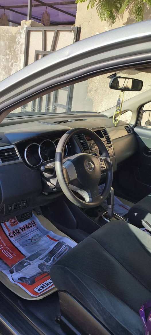 نيسان فيرسا 2012 كيرat تبريد ثلج ضايف مروحه اماميه صدر جديد دبلات جدد مشط جديد منضومه بريك جديده مبدل حته العنبار مصفر فلنجات تغليف الارضيه جلد زائد عازل حراري مع القماره باتري جديد كهربائيات كله شغاله مابيها اي جطل ضربتها بامريكا خلفي يعني بيها صبغ الجاملغات الخلفيه وقبق الجنطه نفسه ممبدل ليبل واحد السياره عده الباب بلعراق مبدل وره العبري السياره بسمي السعر 83وبيها مجال بسيط المكان كوت ***********
