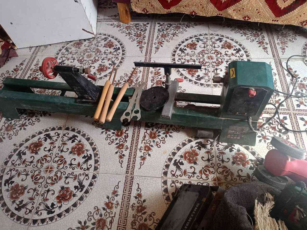 السلام عليكم اغراض نجاره للبيع تورنه ومنشار نجاره للبيع السعر ١٥٠ وبيهن مجال قليل علما انا مكلف بلنشر والاتصال على صاحبهن وهذا رقمه 
***********
