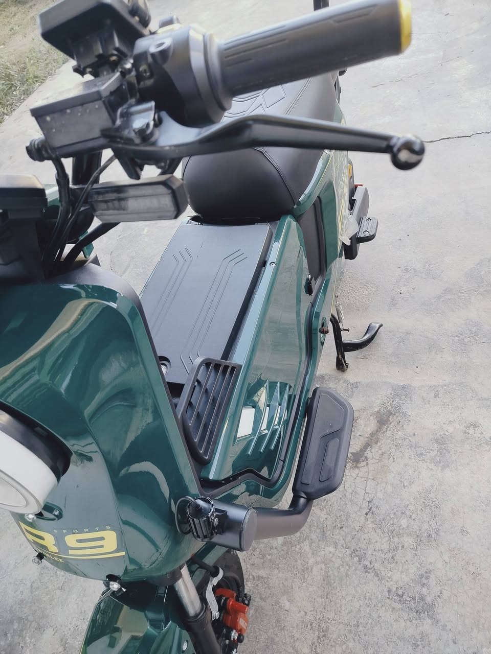 دراجه R9البيع هـ***********
السعر 450 وبيه مجال  ديالى دلي عباس
