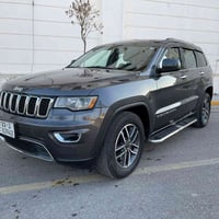 جيب كراند شيروكي لمتد 2021  5 قطع بس ابيع حزام  19500$ كير ومحرك و حدا...