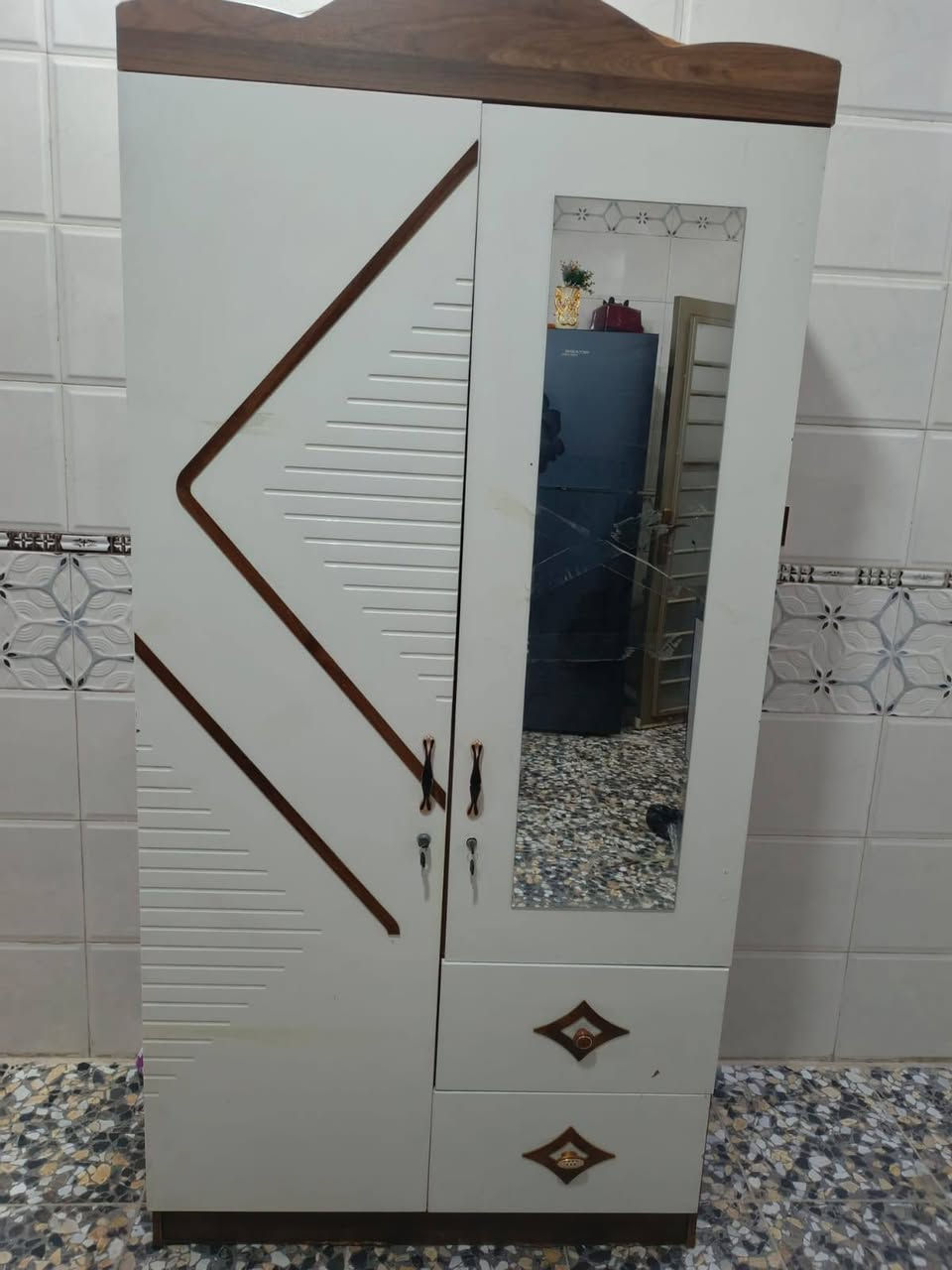 السلام عليكم اغراض بيت نظيفه جدا كنتور ابؤ2تركي عدد4. جربايه ام نفر عدد6.  مع دوشك مكان بغداد مدينة الصدر ‏‪***********‬‏
