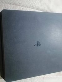 بلي ٤ سلم واحد تيرا مستعمل للبيع نضيف ما مفتوح وياه يدات ٢ وحدة اصلية ...