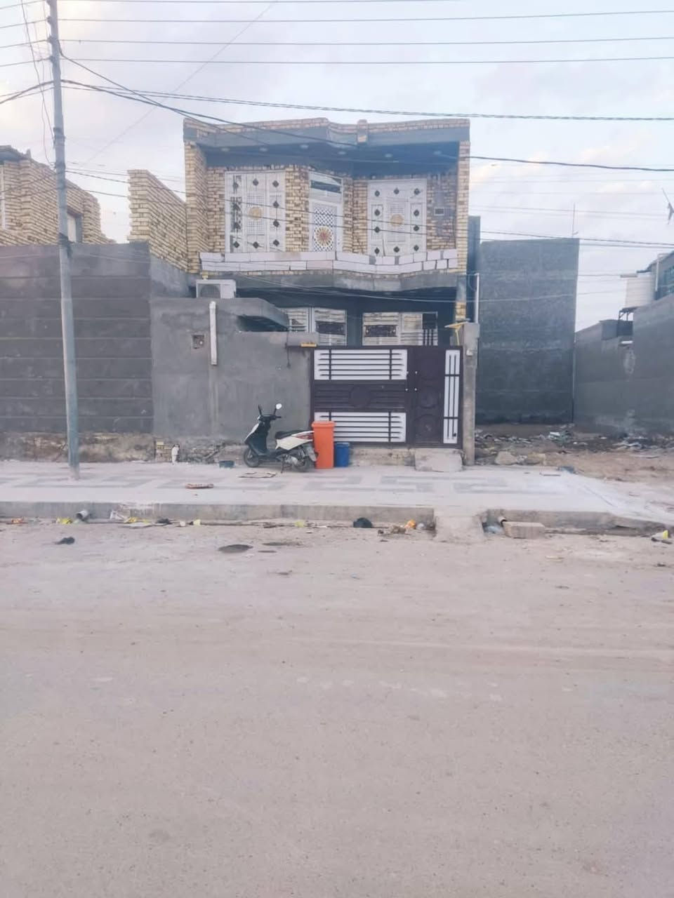 بسم الله الرحمن الرحيم 
بيت طابو للبيع 
صوب بني ركاب حي الامير 
على شارع 30 مباشرتآ 
من جهة ملعب حيدر نعسيه 
البيت طابقين 
4 غرف وديوانيه وصالين 
بناء طابوك السكف كونكريت الساس كونكريت 
مطلوب مبادره 
لتفاصيل اكثر الاتصال على 
 الأرقام الموجوده بالاعلان 
***********
***********
او مراسلة الصفحة 
#هادي_الحجيمي
