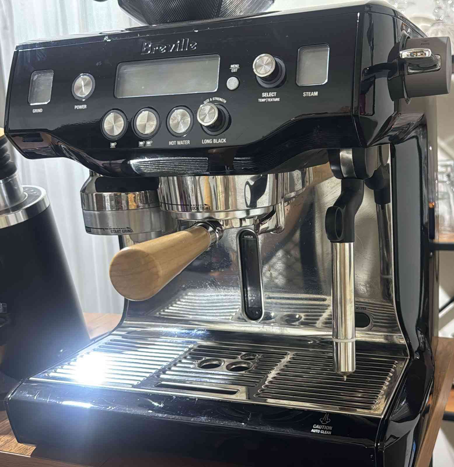 مكينة بريفلي اوراكل دبل بويلر استعمال ٦ اشهر مكينة نظيفة جدا ميحتاج نحجي على مواصفات البريفلي للبيع .     *********** احمد
