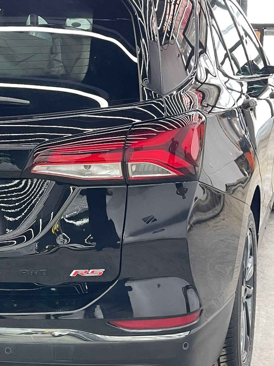 كوينكس موديل _(2022 ) رياضي RS 
فول مواصفات رقم اربيل
عداد المسافة (39) mi
محركها 4 سلندر 1500 تيربو
. لد أمامي خلفي 
. حساسات أمامي خلفي 
...خمس كامرات .360 درجة 
.شاشة كبيرة 
.بنوراما
. كشنات جلد 
. كشنات تدفئة تبريد 
. تبريد خلفي 
. جام اوتو 
. رادار أمامي 
. رادار خلفي
. رادار جانبي 
. تدفئة بالستيرن 
. كشنات كهربائي جلد
. صندوق كهربائي 
. تشغيل عن بعد 
. جي بي اس خريطة 
. مثبت سرعة 
. استيرن جلد بلادي 
. عدد مضاعف .سماعات.
. هاند ابريك بصمة 
. ويل حجم 19 .SPORT 
. اشاير بالمرايات
السعر 188 وبيها مجال بسيط مكان السياره اربيل وبغداد

0771 385 8056

 0751 973 5162
