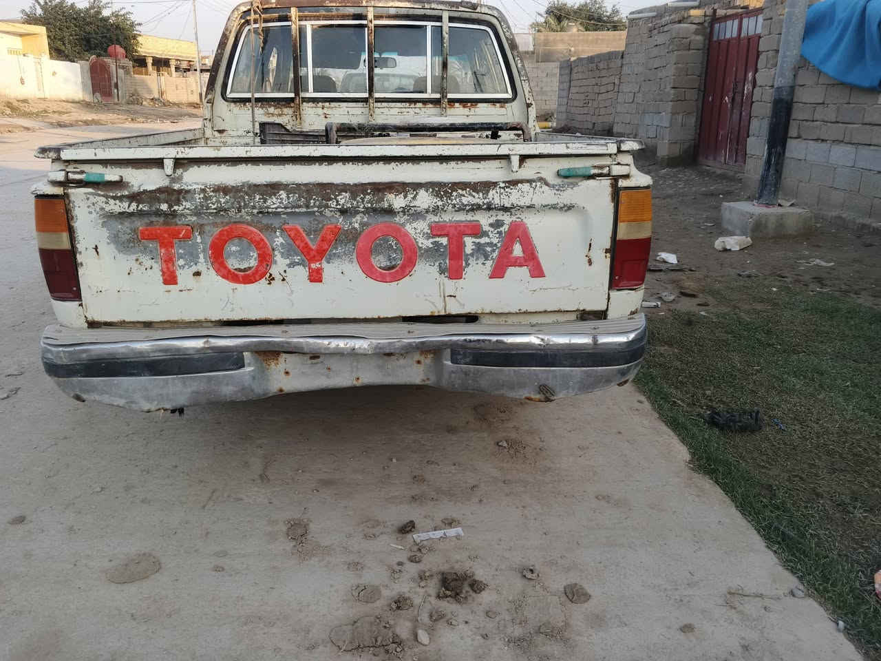 السلام عليكم تيوتا موديل 89 رقم اصفر مكينه مكفوله كير مكفول كهربائيّات كلهه شغاله السعر 25وبيهه مجال مكاني قضاء الدوايه الهاتف ***********
