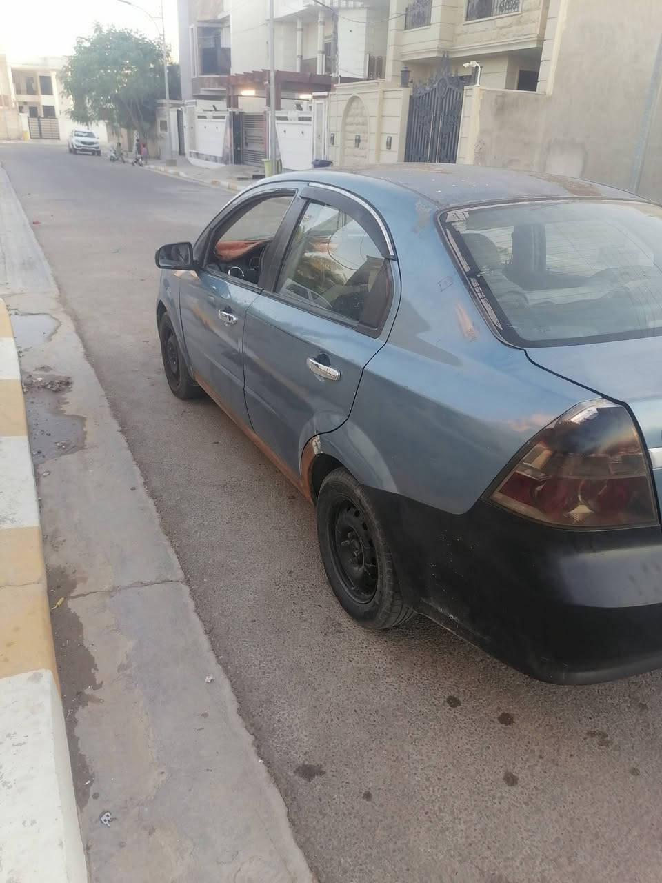 السلام عليكم سيارة افيو موديل ٢٠٠٨ سياره جاهزه بيه القماره جارده أثر فابلاون وبيه اخياس بل دواسات ومعمره أمامكم السياره يرادله صبغ السعر 47 وبيه مجال رقم الهاتف *********** العنوان فلوجه شارع الثرثار مقابل محطة القطار
